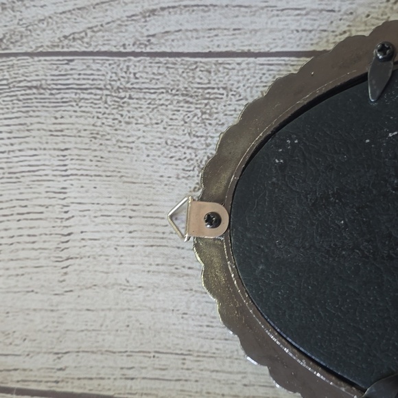 Set of 2 new silver, oval shaped ornate mirror sconces. - Picture 5 of 7